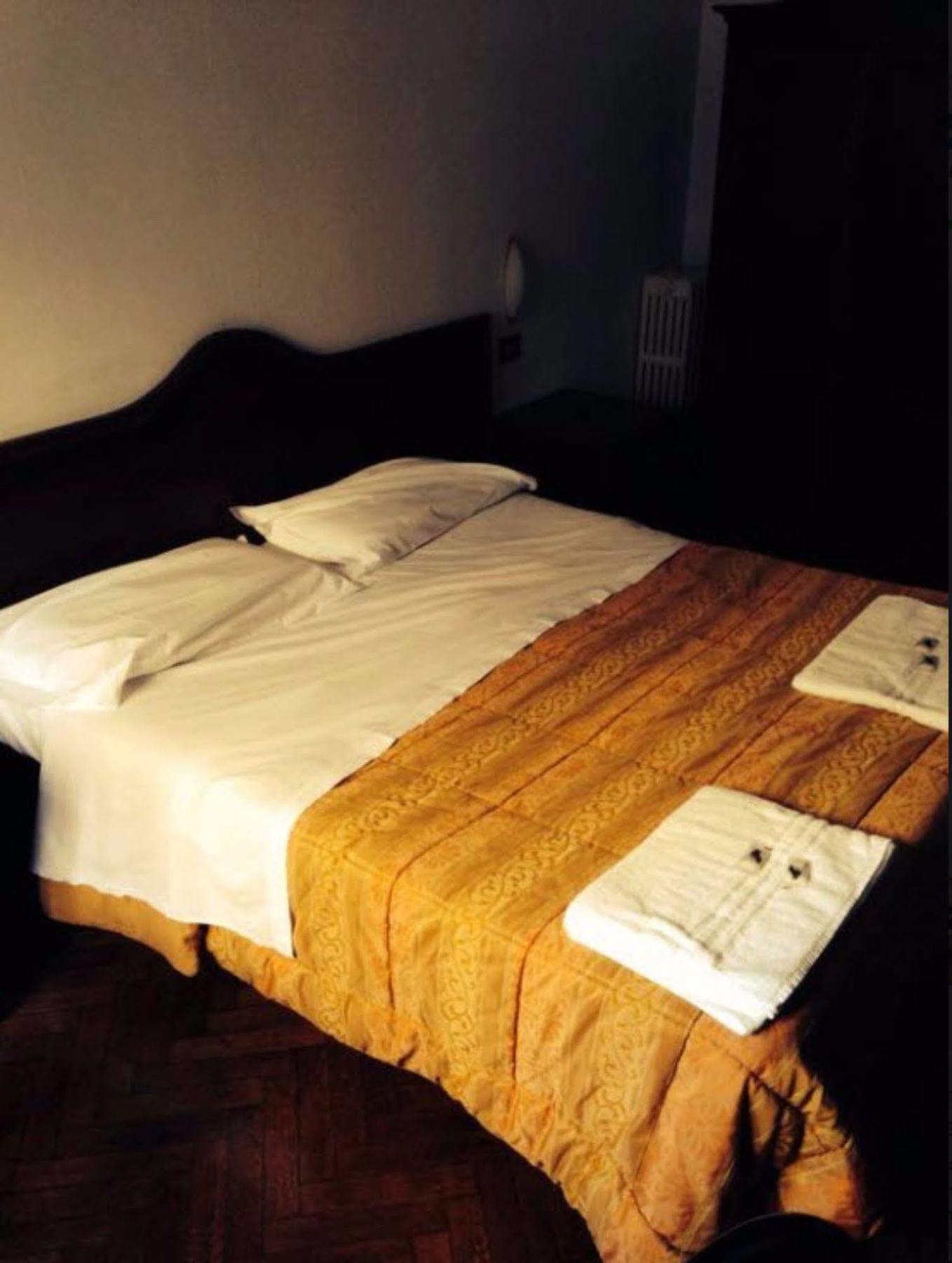 Hotel Medea Mediolan Zewnętrze zdjęcie